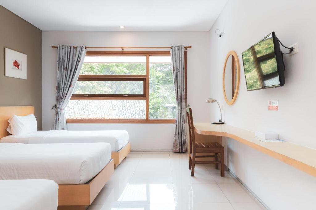 Hotel Tibera Taman Cibeunying バンドゥン エクステリア 写真