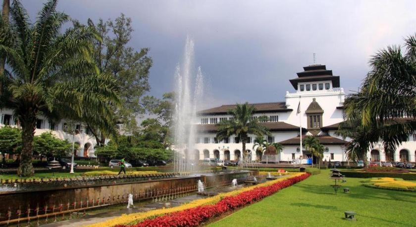 Hotel Tibera Taman Cibeunying バンドゥン エクステリア 写真