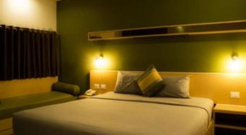 Hotel Tibera Taman Cibeunying バンドゥン エクステリア 写真